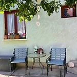 Borostyan Vendeghaz