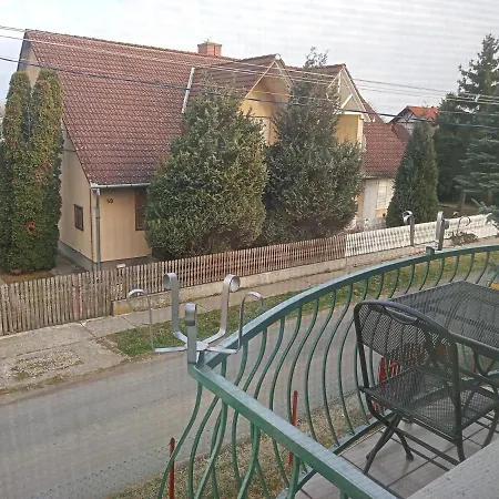 Apartman Borostyán *