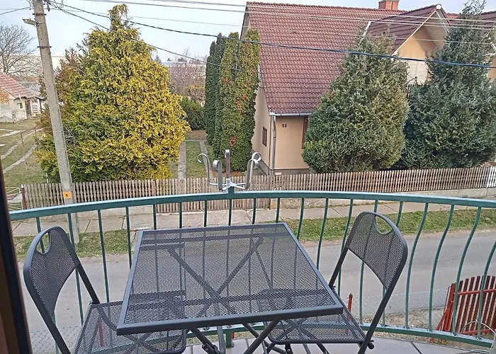 Borostyan Vendeghaz Апартаменты *